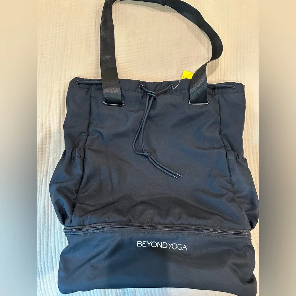 NWT Beyond Yoga Convertible Gym Bag - Picture 5 of 5